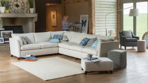 From the classic lawson to the modern sectionals or the cosy love seat, the myriad styles can become too many to get your head round and confusing to choose from. Gallery - Whitehead Designs (With images) | Interior ...
