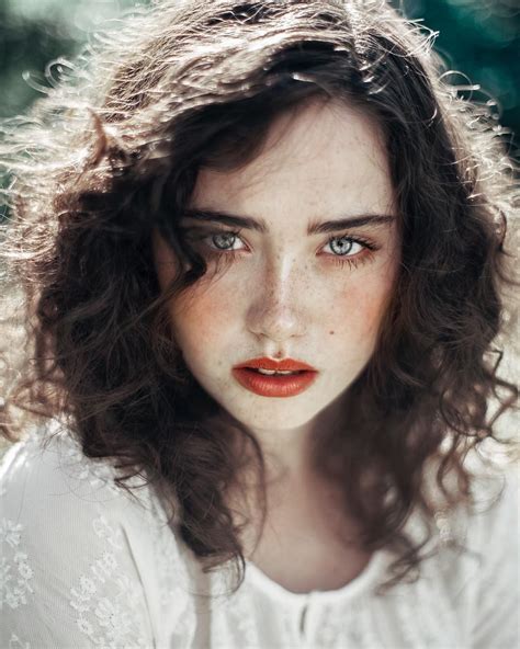 Beautiful Portraits Of People With Freckles By Agata Serge Portrait Women With Freckles