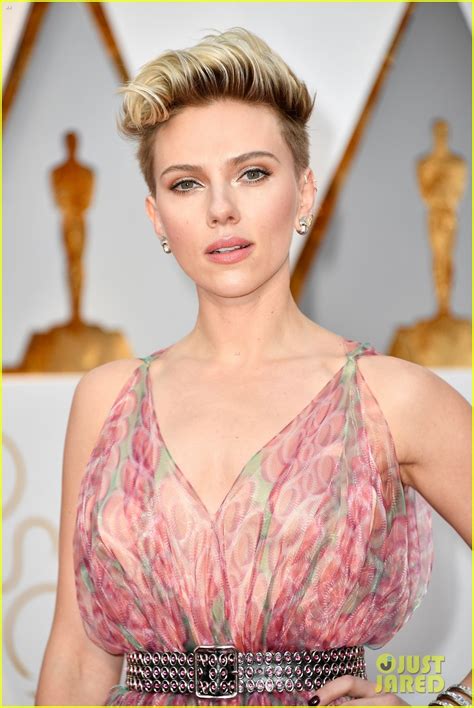 Scarlett Johansson Shows Some Skin At Oscars 2017 Photo 3866561