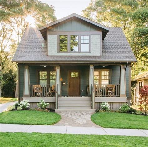 Pin By Rob Valentino On Cute Cottages I Love In 2020 Craftsman House