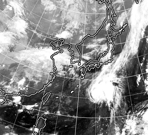 台風 が 日本 を 襲 っ た。 台風12号、日本の南をゆっくり北へ：イザ!