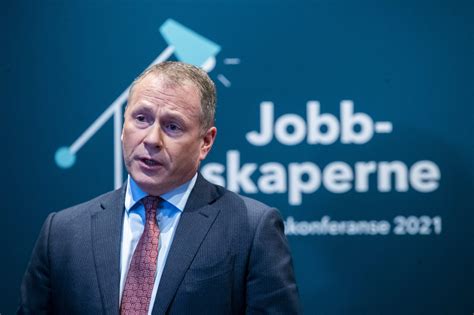 Likevel går et veddemål som har kostet det norske folk 600 milliarder kroner, under radaren. Oljefondet fikk en avkastning på 1.070 milliarder kroner i ...