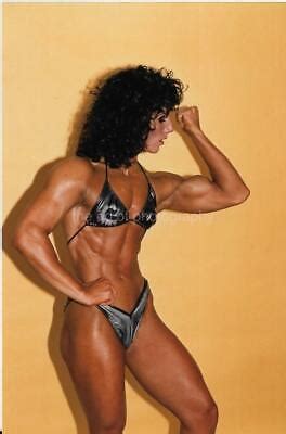 ANNIE RIVIECCIO BODYBUILDER FOUND PHOTO Color MUSCLE WOMAN EN 112 6 D
