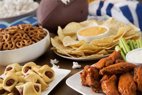 How To Plan The Perfect Tailgate Party American Pavilion Food Tailgate Food Super Snacks