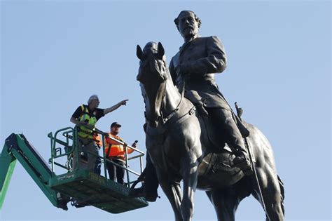 Judge Blocks Removal Of Richmond Robert E Lee Statue For