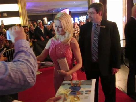 Holly Madison Goes Pink For The Las Vegas Homefront Premiere Part 1