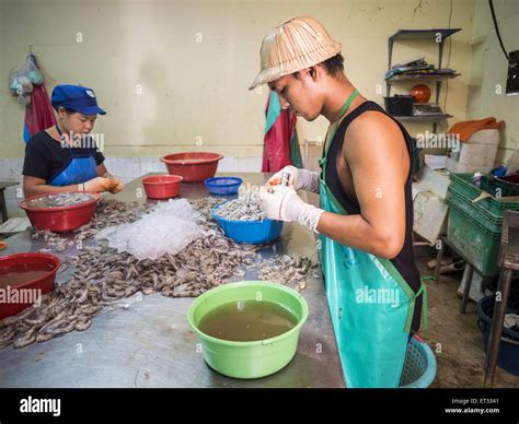 Mahachai Market Samut Thailand Hi Res Stock Photography And Images Alamy