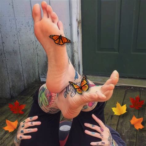 Ashley On Twitter My Beautiful Fall Feet 🦶🏻 My Soft Soles And Toes Love The Crisp Air 🍁🍂