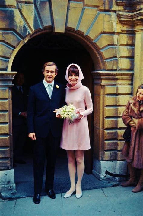 Vestidos De Noiva Rosa Pink E Salm O Audrey Hepburn Short Wedding Dress Wedding Dresses