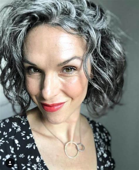 50 Women Who Didnt Dye Their Gray Hair And Still Look Gorgeous