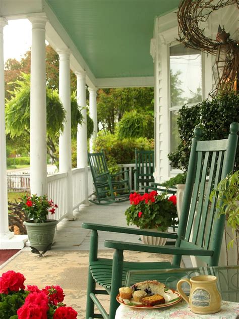 30 Decorating Ideas For Small Front Porch Decoomo