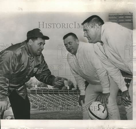 1965 Press Photo Colts Football John Sandusky Talks To His Players