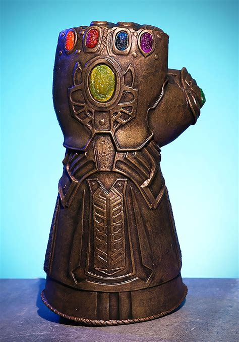 Hot Toys Marvel Avengers Infinity War Infinity Gauntlet Light Up