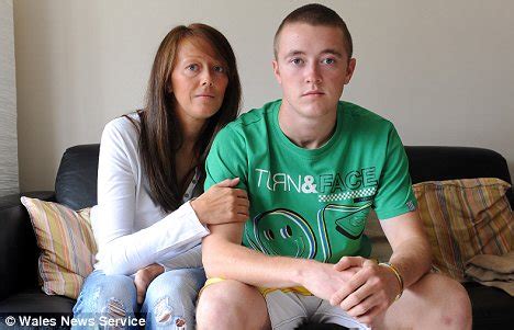 Army Mother Beats Knife Wielding Mugger Who Tried To Steal Hero Son S