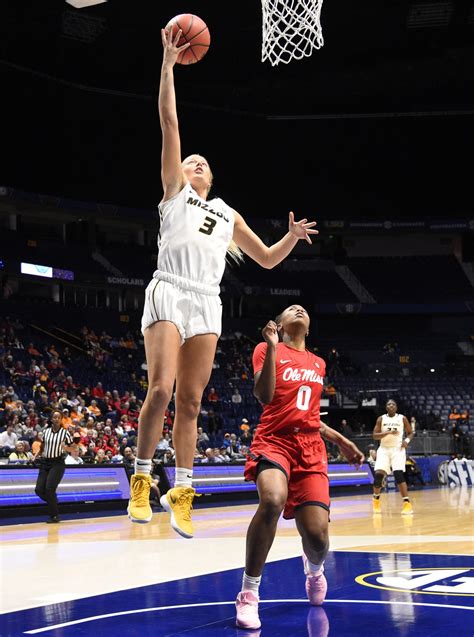 Women S Basketball News Missouri S Sophie Cunningham Bursts Onto National Scene