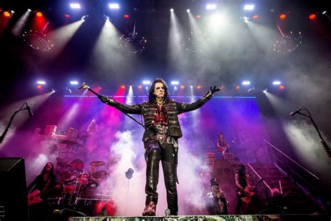 Alice Cooper Announces Fall 2021 Tour Dates With Kisss Ace Frehley