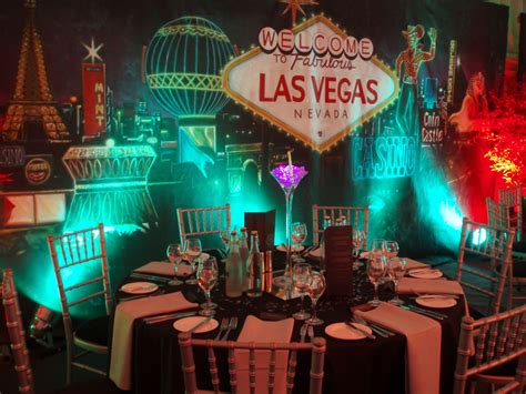 Backdrop And Centerpiece Vegas Theme Party Las Vegas Party