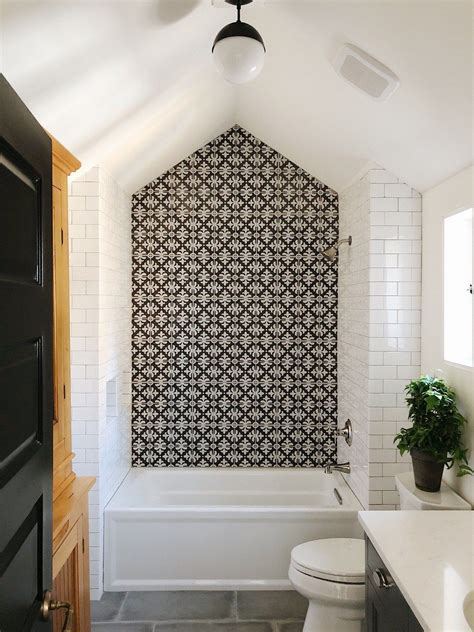 Gorgeous Black And White Subway Tiles Bathroom Design 3 Bathroom