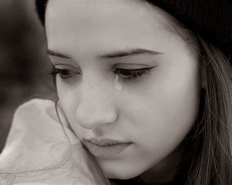 Crying Girl Wallpapers Top Free Crying Girl Backgrounds Wallpaperaccess