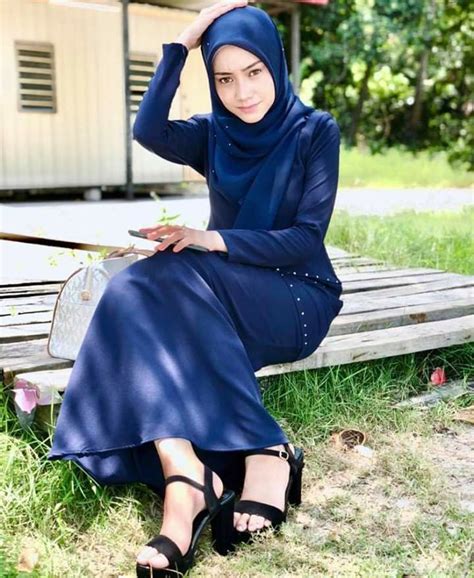 Pin By Firda Marlin On Satin Fashion Muslim Women Hijab Iranian Women Fashion Arab Girls Hijab