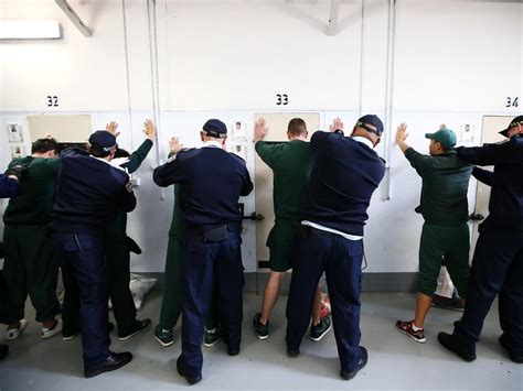 Functioning within the tactical unit. Life behind bars: How prison guards train to deal with ...