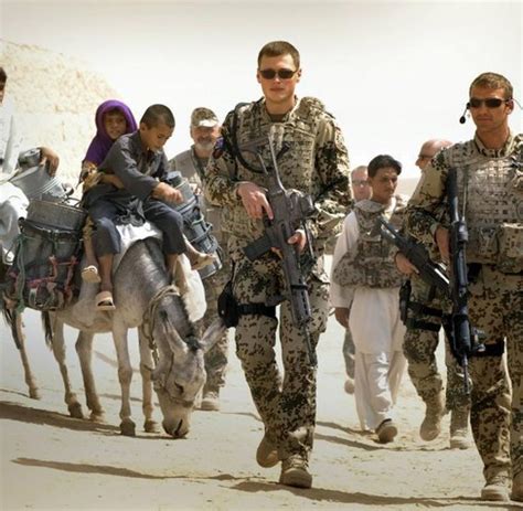 Krieg in afghanistan , afghanistankrieg oder afghanischer bürgerkrieg können sich beziehen auf Afghanistan: Das schwere Wortgefecht um den Begriff Krieg ...