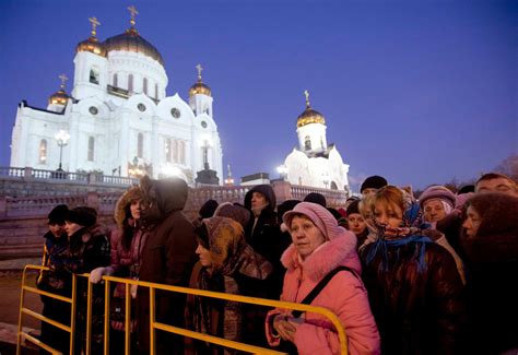 Virgin Marys Belt Draws Crowds In Moscow The New York Times