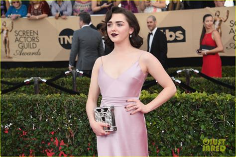 Sophie Turner And Maisie Williams Get Their Glam On For Sag Awards 2017