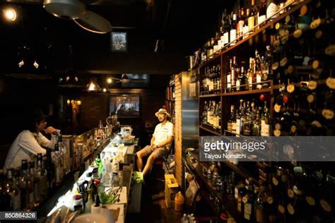Japanese Bartenders Photos And Premium High Res Pictures Getty Images