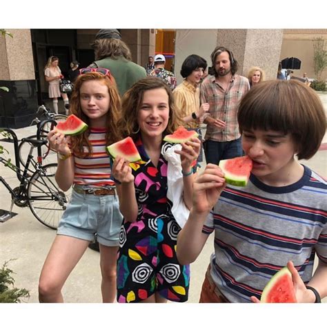 Millie Noah E Sadie Stranger Things Actors Stranger Things Funny Stranger Things Have Happened