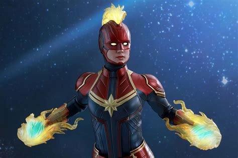 See captain marvel's looks shine from the comics to the big screen! Hot Toys Reveals Captain Marvel 1/6th Scale Collectible ...