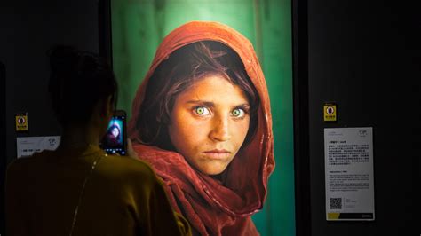 Sharbat Gula Famous “afghan Girl” Flown Out To Rome 24 Hours World