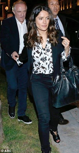 She rose to the fame with roles in films such as desperado (1995), from dusk till dawn (1996), dogma (1999), and wild wild west (1999). Salma Hayek looks incredible at Cannes film screening of ...