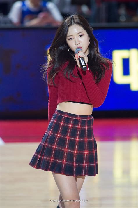 Apink Naeun Shows Off Sexy Abs With Recent Stage Outfit Koreaboo