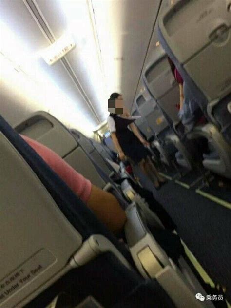 空姐衣服被乘客撕坏露出肩膀国航辟谣 照片是ps的 新闻频道 中国青年网
