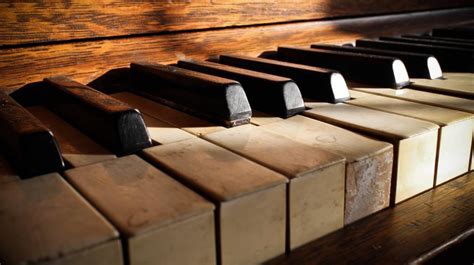 Broken Grunge Old Piano Keys Close Up Art Print Ubicaciondepersonas