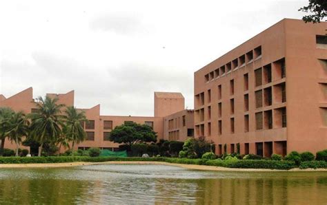 1 School Of Nursing And Midwifery Aga Khan University Karachi Top