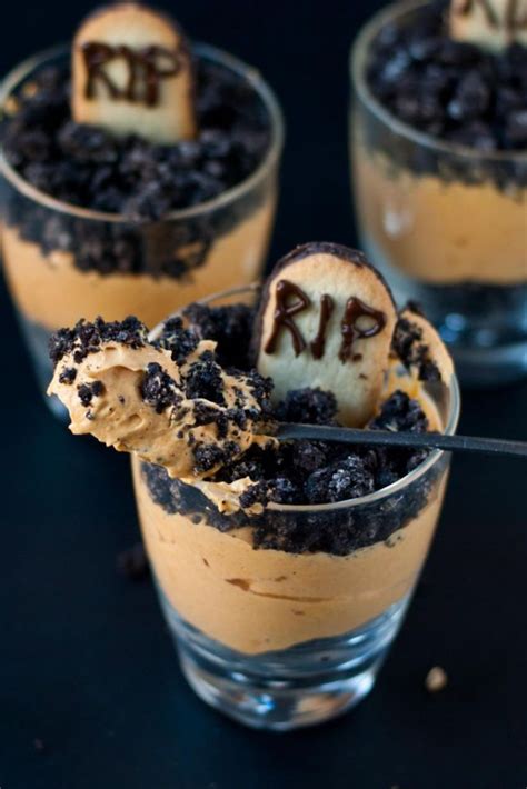 These Halloween Cookie Cupcakes Are Easy To Make With Oreos And Candy