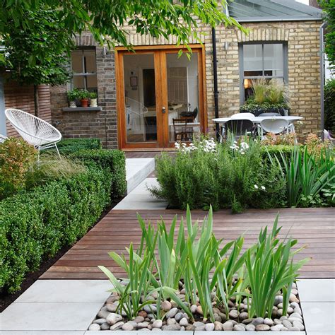 Modern Architectural Garden With Mixed Patio Decking Annaick Guitteny