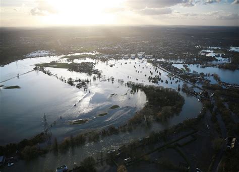 Best 20 Aerial Shots Of Flooding Along The Thames Mirror Online