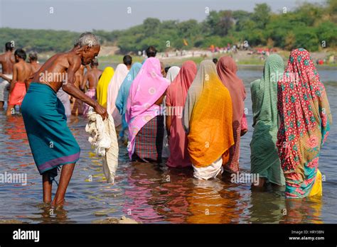 Ritual Bathing Hi Res Stock Photography And Images Alamy
