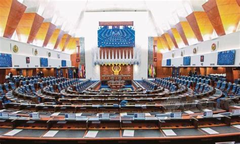 Tiada perbentangan berlaku, menteri hanya membacakan tajuk. Pulih aliran tunai Felda dibangkitkan di Dewan Rakyat hari ...