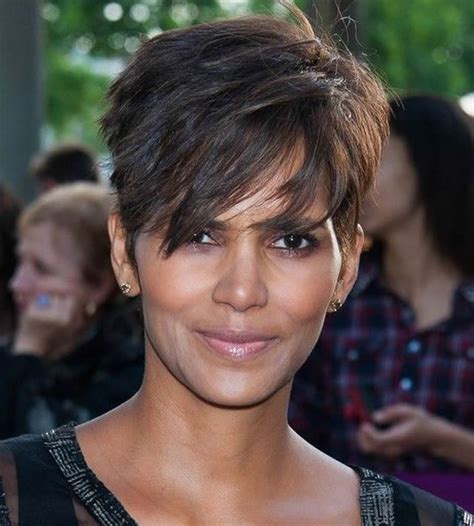 Matching with beautiful short hair features only useful to reflect the benefits of women's. How to shave a woman after 40 years? Fashionable haircuts ...