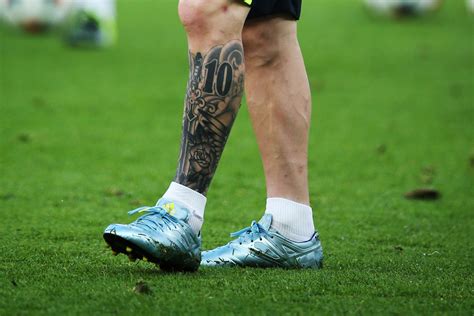 Like many footballers, lionel messi has taken part in the tattoo craze for a long time. Lionel Messi covered most of his leg tattoo in solid black ink