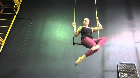 Aerial Static Trapeze Roll Up Practice Aerialprincess Youtube