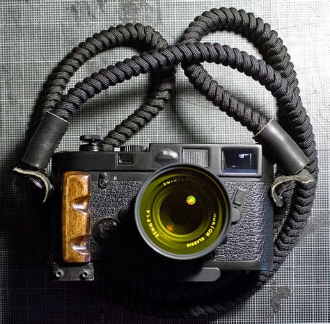 Start by knotting all 19 strands of paracord together at one end. Paracord Snake Braid Camera Strap | Flickr - Photo Sharing!