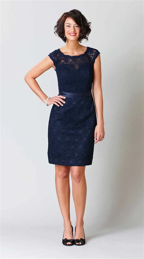 Scoop Back Hole Sheath Knee Length Short Navy Blue Country Style Vintage Lace Bridesmaid Dresses