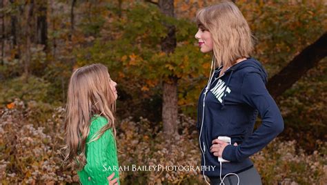 Taylor Swift Surprises Fans Photobombs Nashville Park Portraits