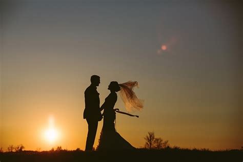 22 Sunset Wedding Photos That Prove Mother Nature Is The Best Backdrop