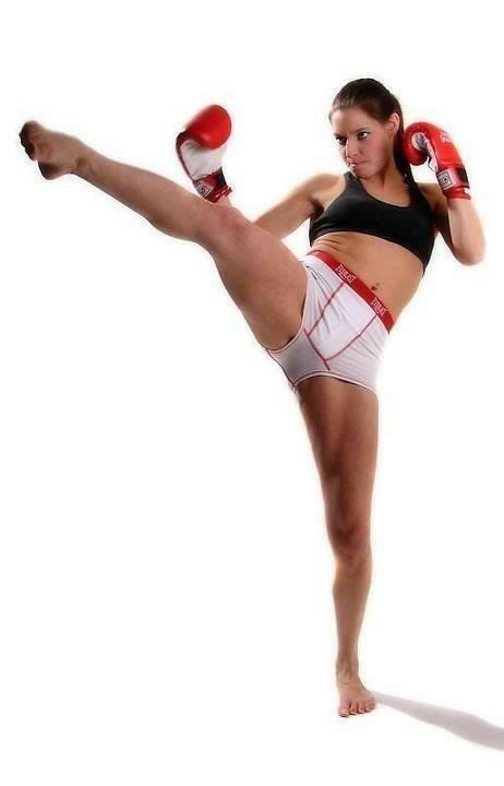 ボード「sexy Karate Girls In Gi S And Other Martial Arts Training Sportswear」のピン